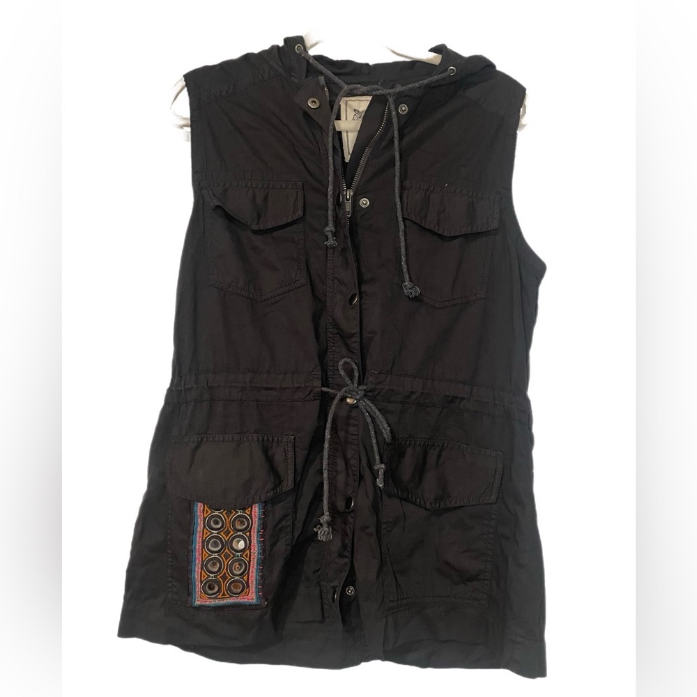 GAIA brand hooded vest gathered waist pockets, mirror appliquéd design. YY